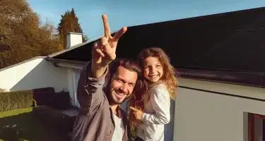 neoom_happy_family_pv-full-black_v2_4c (1)