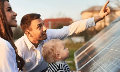 pv-anlage_familie_mit_kind (1) (1)